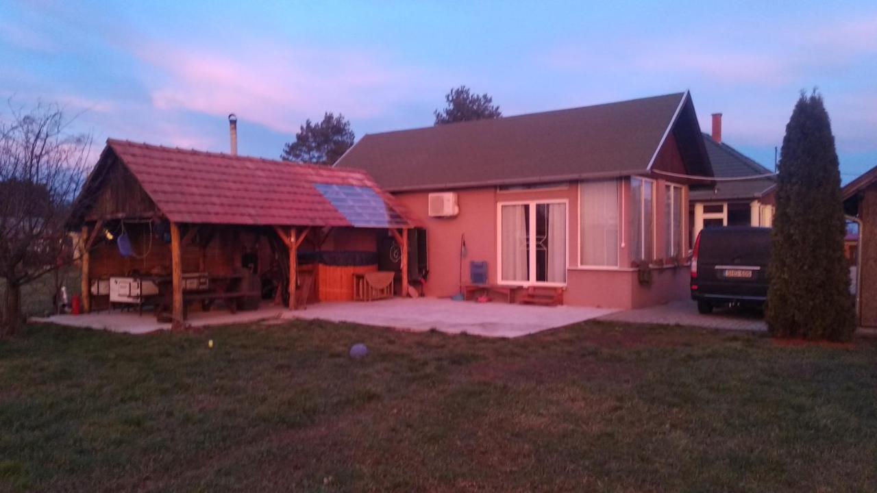 Novakporta Vendeghaz Apartment Lakhegy Екстериор снимка